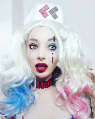 Emma Dumont pic #1091812