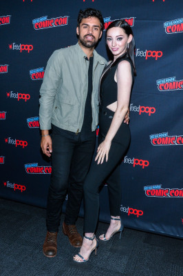 Emma Dumont pic #1092487