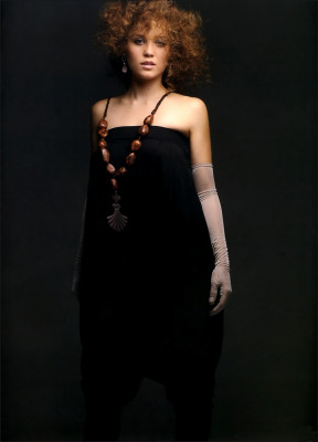 photo 9 in Erika Christensen gallery [id310681] 2010-11-29 00:00:00