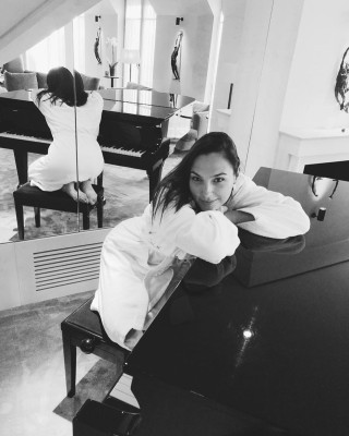 Gal Gadot pic #1230318