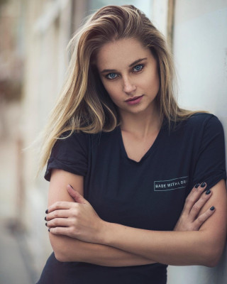 Genevieve Morton pic #928812
