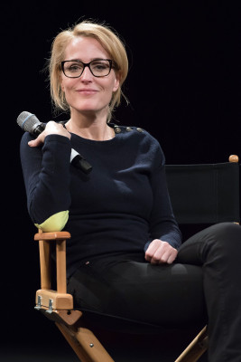 Gillian Anderson pic #925895