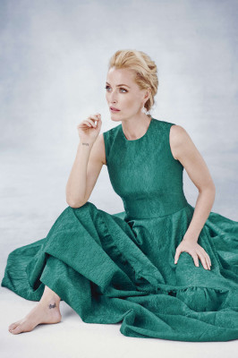 Gillian Anderson pic #891069