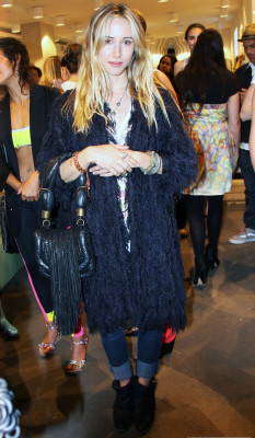 Gillian Zinser pic #327739