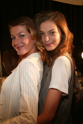 Gisele Bundchen pic #390140