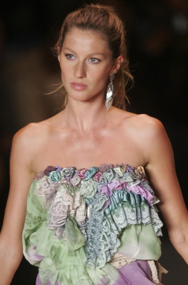 Gisele Bundchen pic #379243