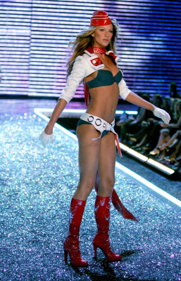photo 26 in Gisele Bundchen gallery [id427521] 2011-12-07 00:00:00