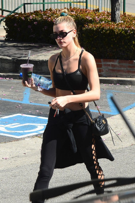 Hailey Baldwin pic #1024623