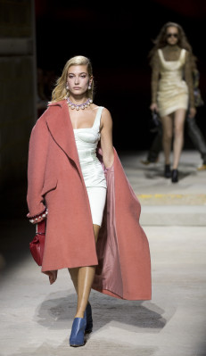 Hailey Baldwin pic #965508
