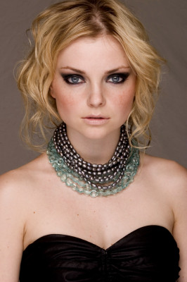 photo 3 in Izabella Miko gallery [id202299] 2009-11-19 00:00:00