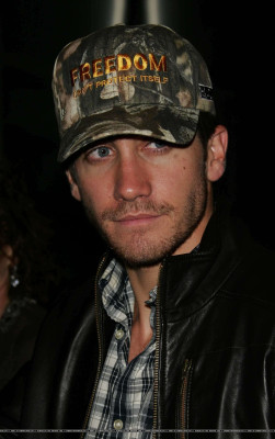 photo 24 in Jake Gyllenhaal gallery [id279630] 2010-08-20 00:00:00