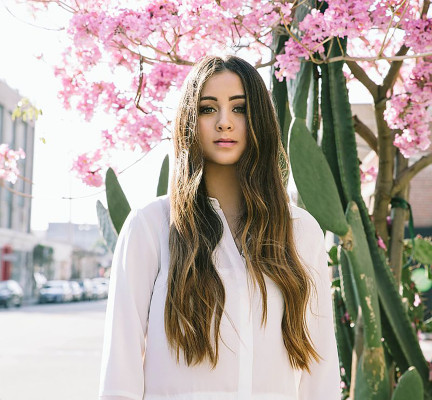 Jasmine Thompson pic #833046