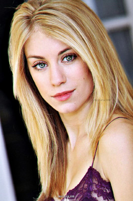 Jennifer Holland         pic #1276414