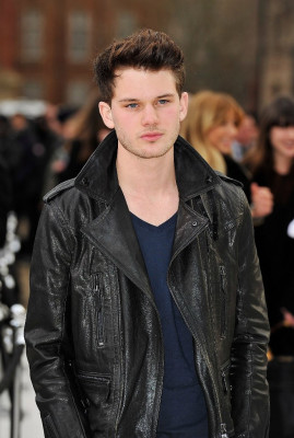 Jeremy Irvine pic #717749