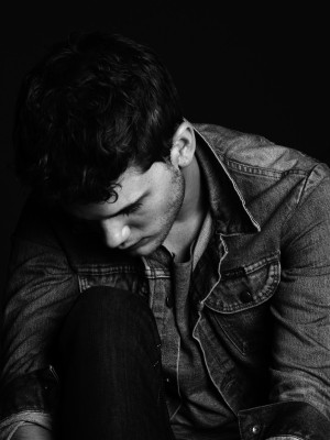 Jeremy Irvine pic #713005