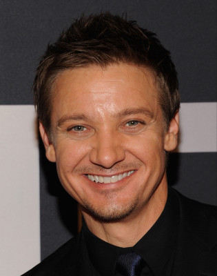 Jeremy Renner pic #585345