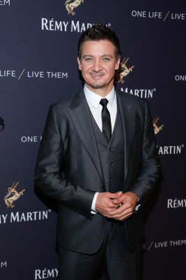 photo 8 in Jeremy Renner gallery [id809068] 2015-11-03 00:00:00