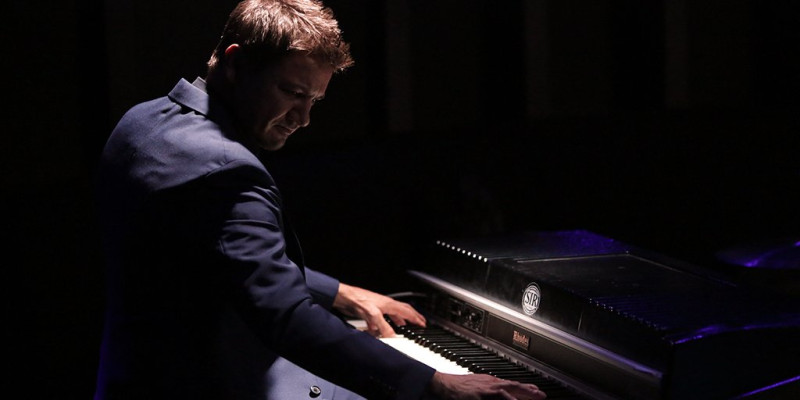 Jeremy Renner pic #815213