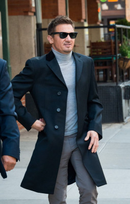 photo 14 in Jeremy Renner gallery [id809062] 2015-11-03 00:00:00