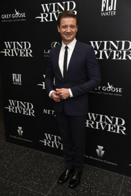 Jeremy Renner pic #955412