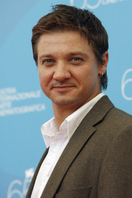 Jeremy Renner pic #600295