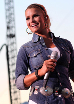 photo 13 in Jessica Simpson gallery [id107388] 2008-08-14 00:00:00
