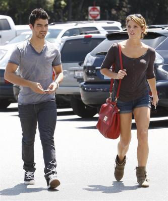 photo 6 in Jonas Brothers gallery [id677766] 2014-03-10 00:00:00