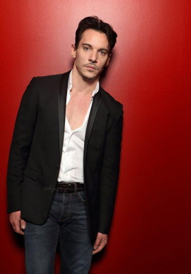 Jonathan Rhys-Meyers pic #600108