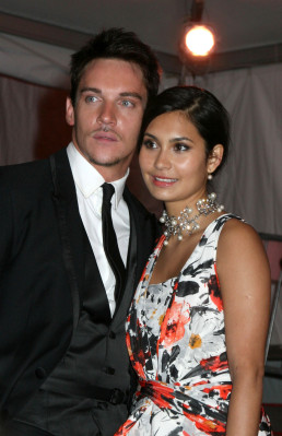 Jonathan Rhys-Meyers pic #607477