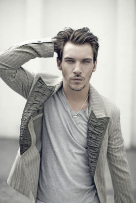 Jonathan Rhys-Meyers pic #614406
