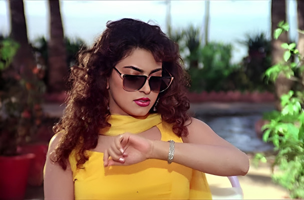 Juhi Chawla pic #1289543