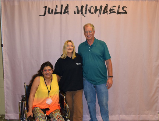 Julia Michaels pic #1141240