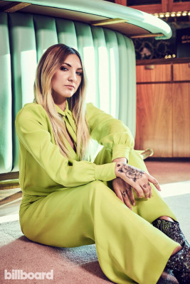 Julia Michaels pic #987592