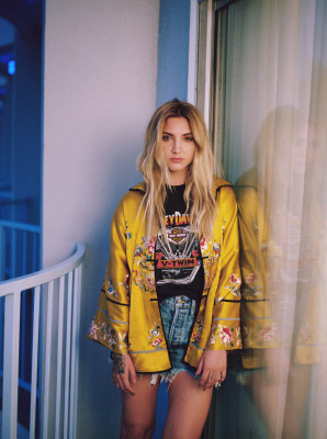 Julia Michaels pic #1008479