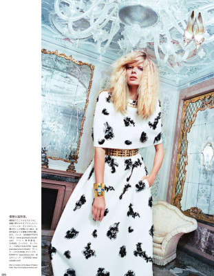 Julia Stegner pic #418710