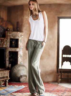Julia Stegner pic #212111