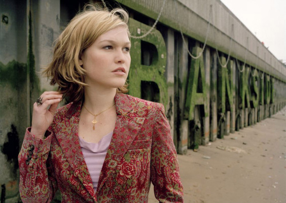 Julia Stiles pic #223115
