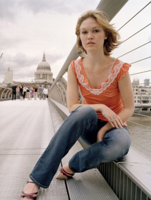 Julia Stiles pic #223119