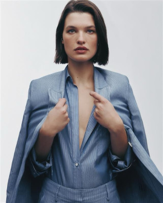 Julia Van Os pic #1368327
