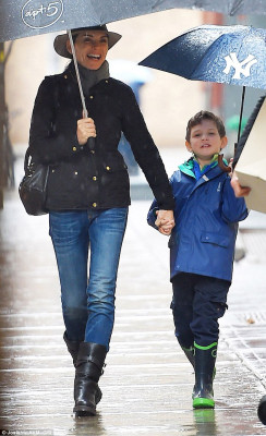 photo 17 in Julianna Margulies gallery [id748375] 2014-12-17 00:00:00