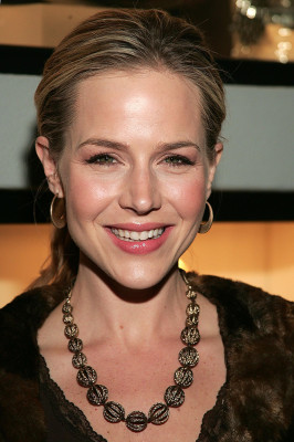 Julie Benz pic #300826