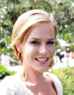 Julie Benz pic #292018