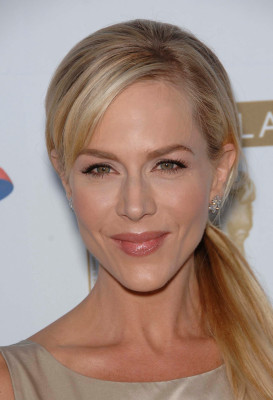 Julie Benz pic #207284