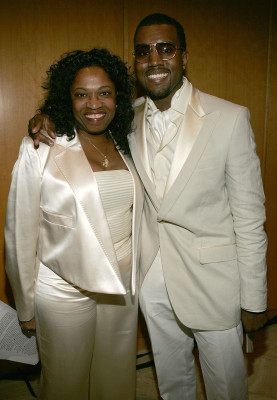 photo 16 in Kanye West gallery [id147170] 2009-04-14 00:00:00