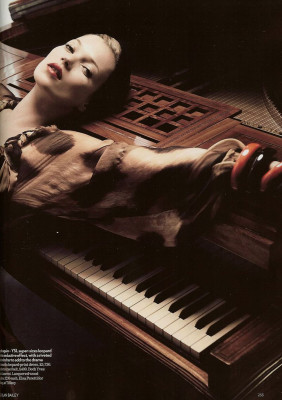 photo 18 in Kate Moss gallery [id85758] 2008-05-18 00:00:00