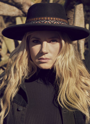 Katheryn Winnick pic #1215822