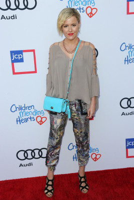 Kathleen Robertson pic #612535
