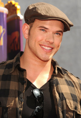 Kellan Lutz pic #351875