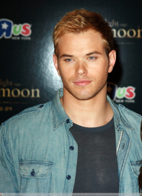 Kellan Lutz pic #226036