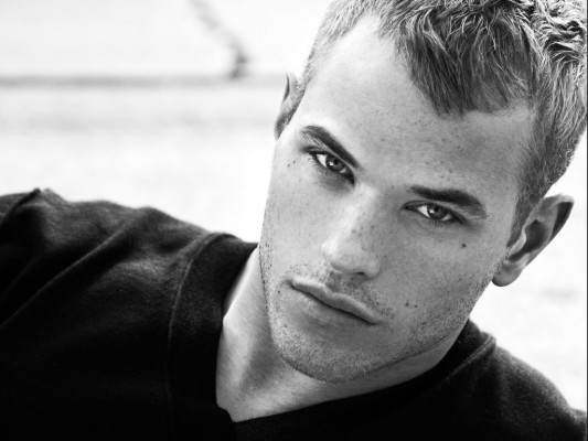 Kellan Lutz pic #233220